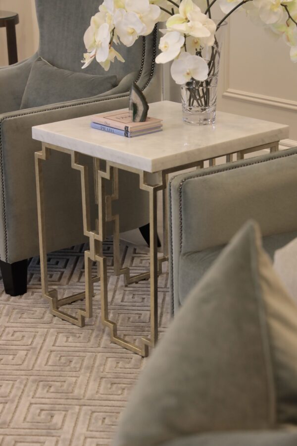 amore side table pic
